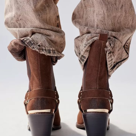 Urban Outfitters Lola Square Toe Boots Brown or Black Faux Leather/Suede NIB - Picture 2 of 12